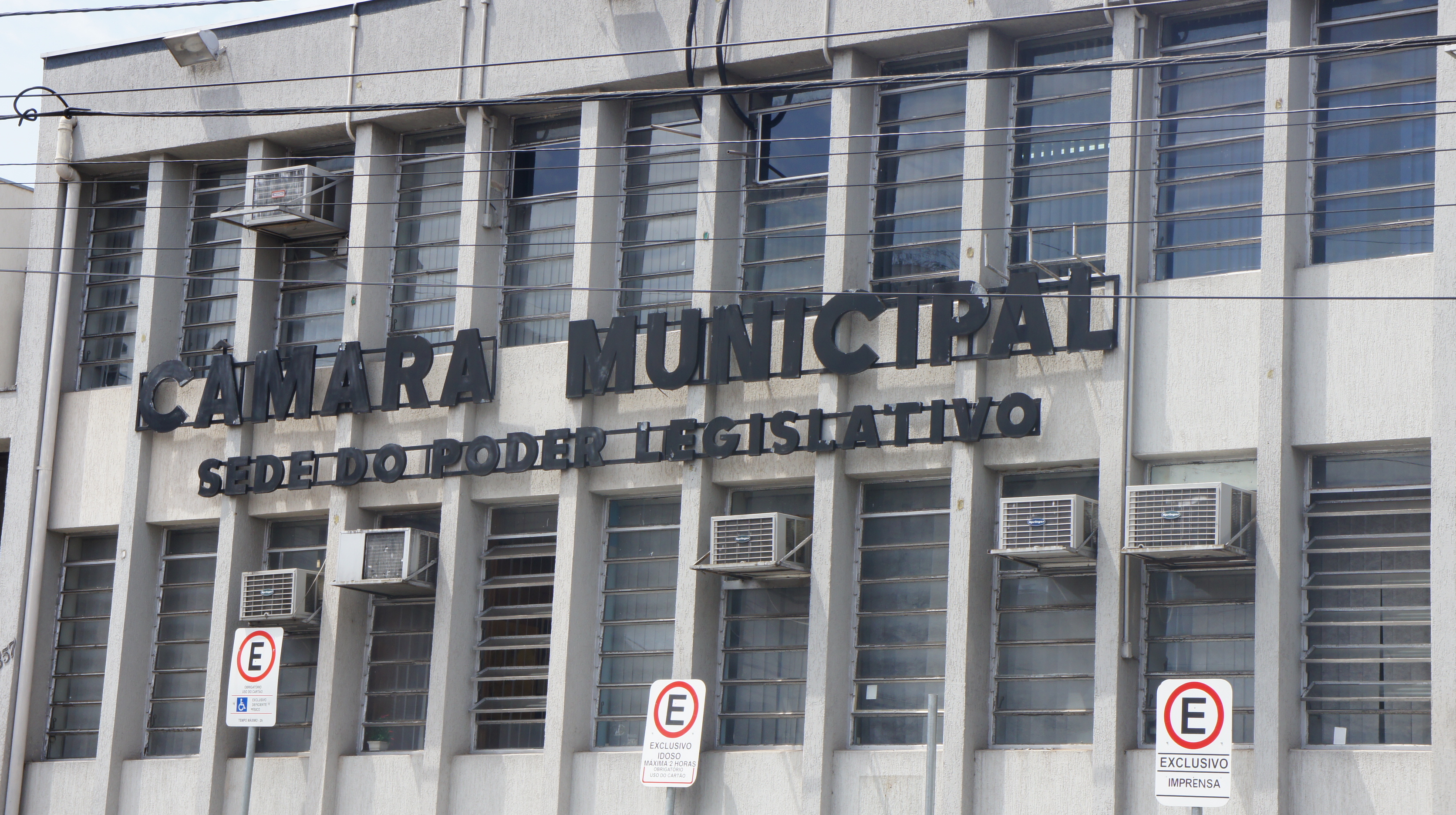 Fachada da Câmara irá ganhar luzes azuis em Abril