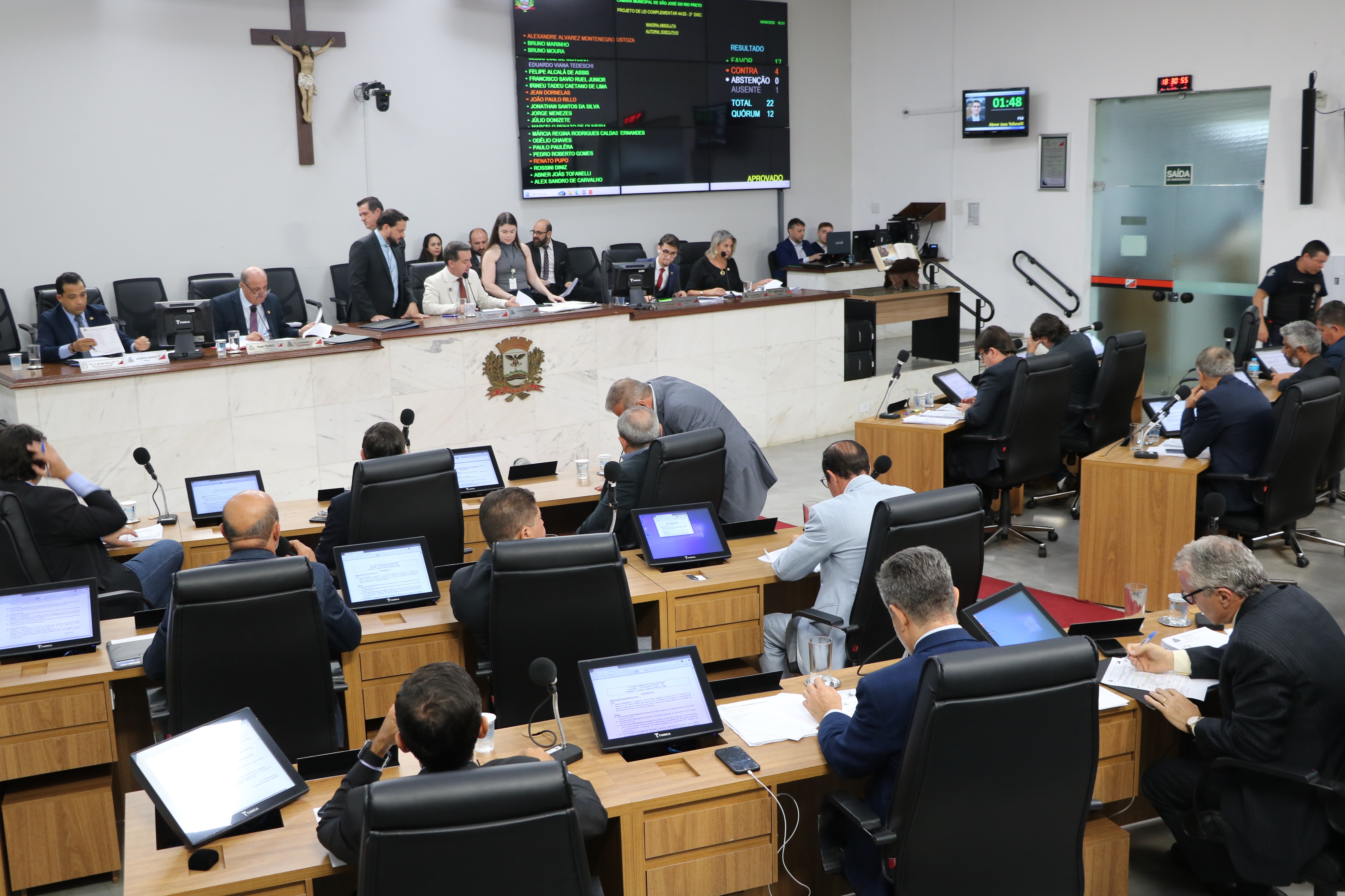 Legislativo autoriza gestão de lixo pelo Semae e empréstimo de R$ 650 milhões