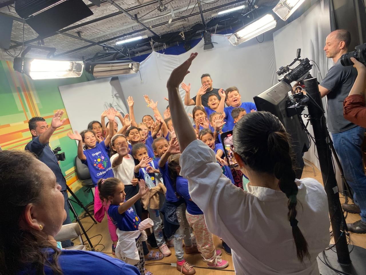 Crianças do projeto Cidinha Canzela visitam presidente da Câmara e prefeito