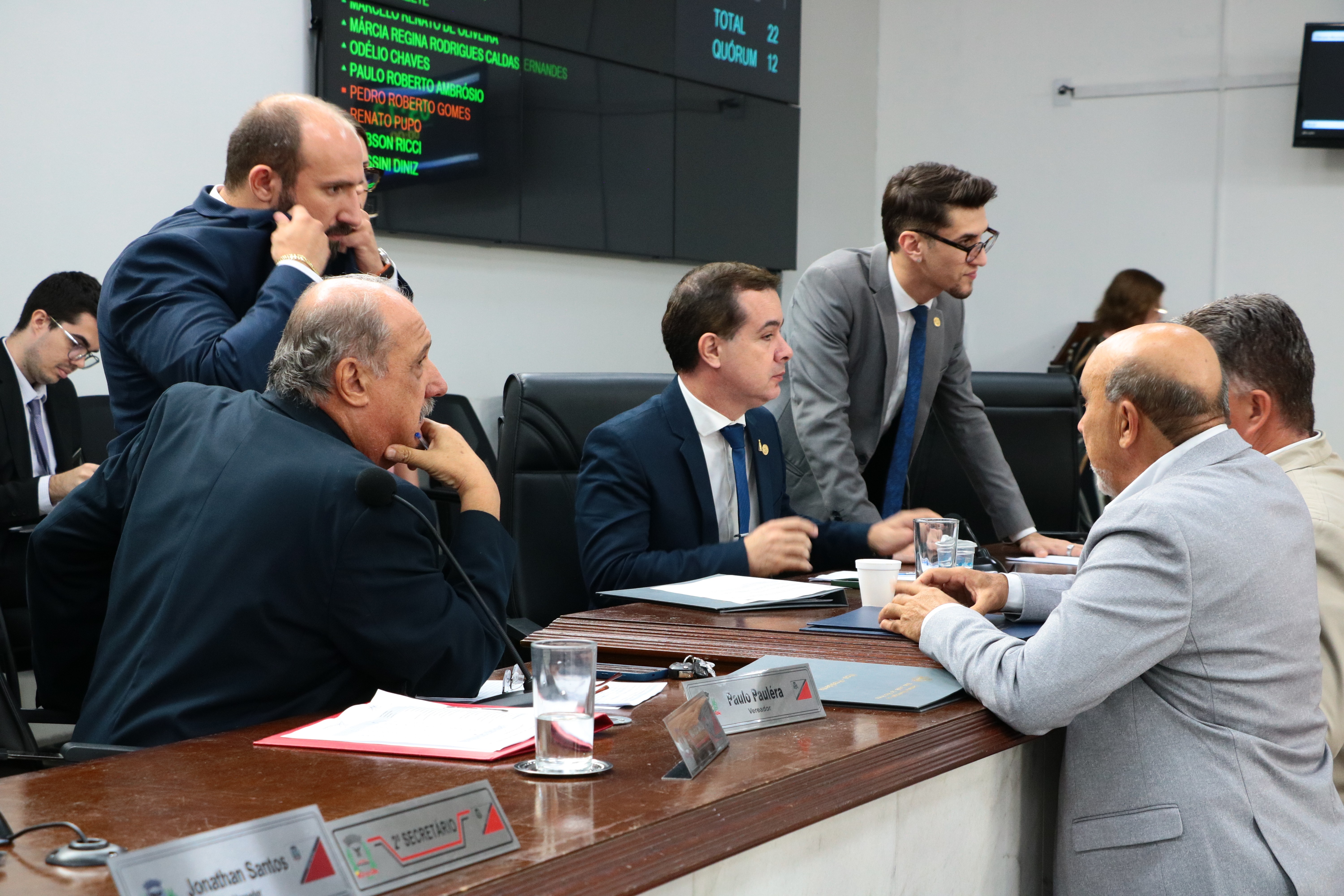 Vereadores analisam 11 projetos e um veto na 2ª sessão de 2026