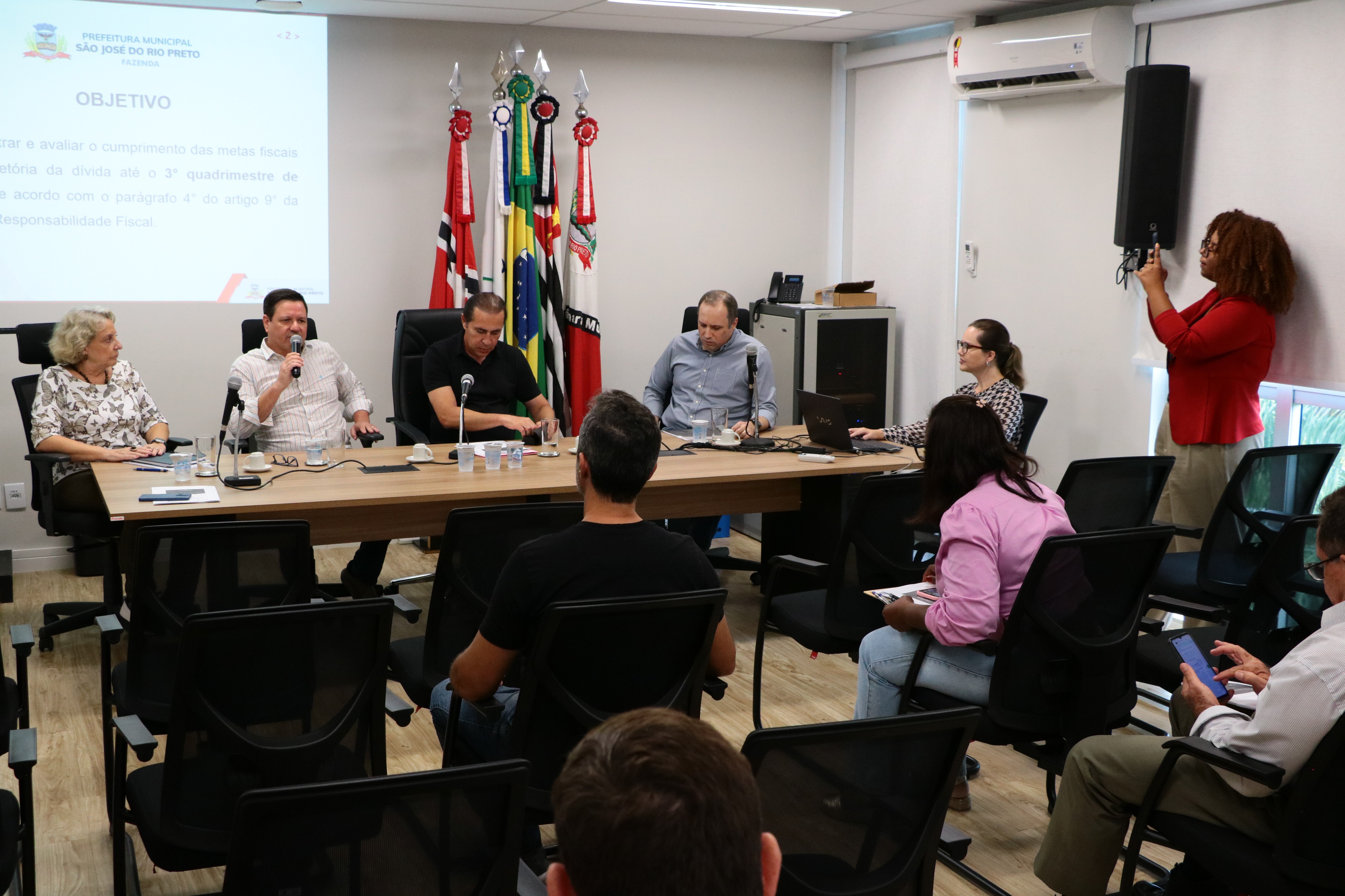 Prefeitura registra superávit orçamentário de R$ 82,5 milhões em 2025