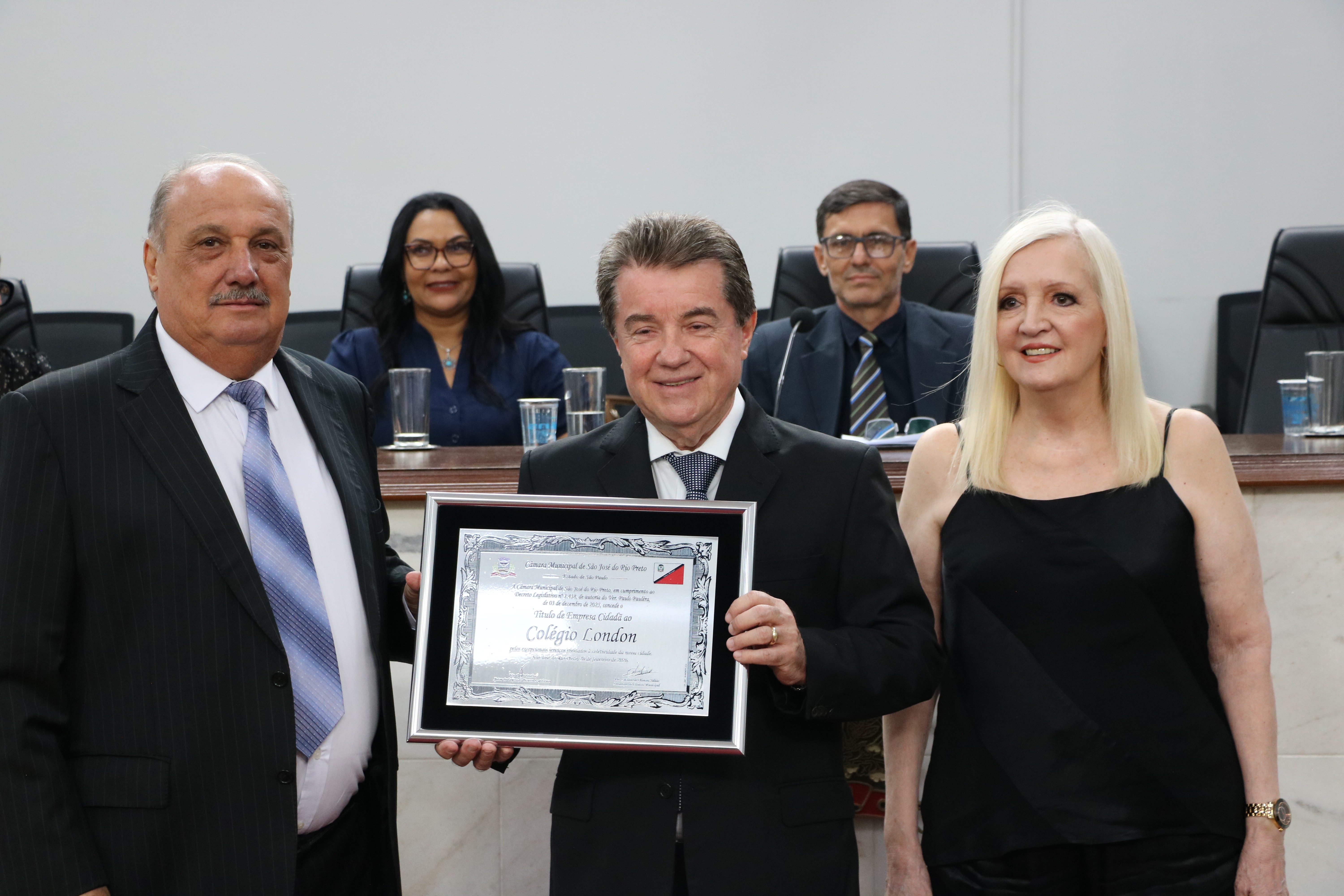 Colégio London recebe título de Empresa Cidadã