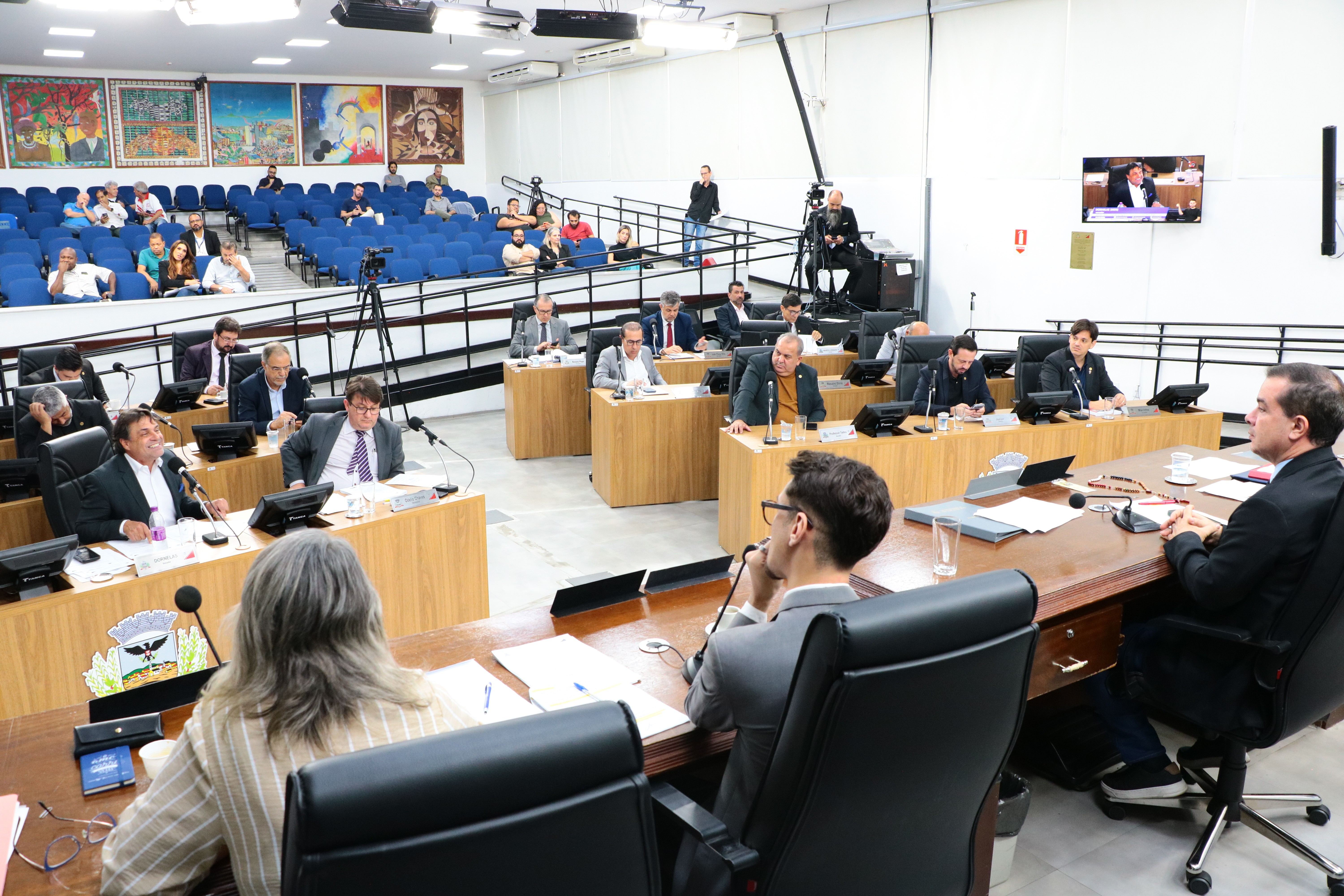 Câmara analisa reajustes a servidores públicos municipais 