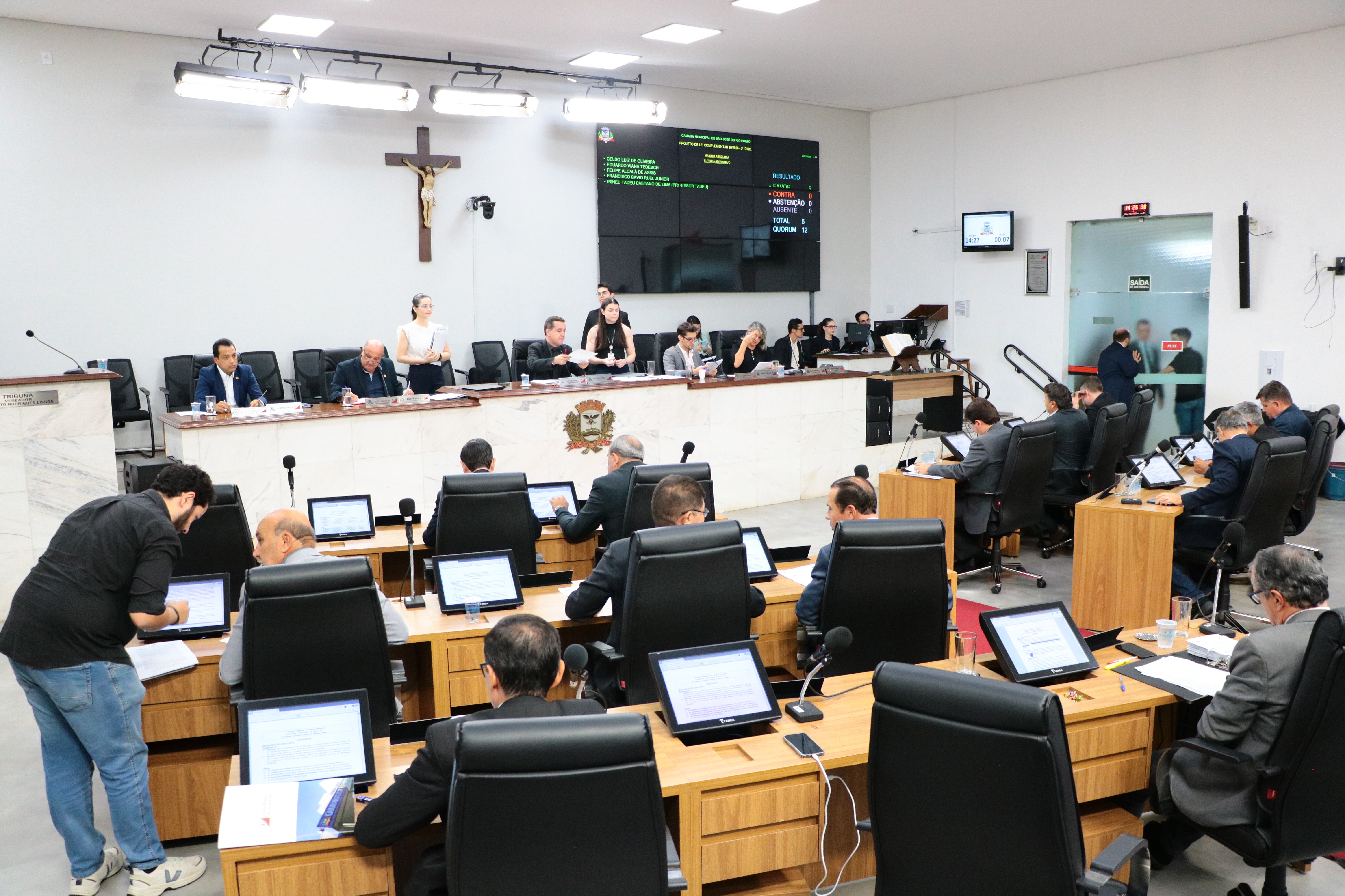 Câmara aprova três projetos em urgência especial na 6ª sessão do ano