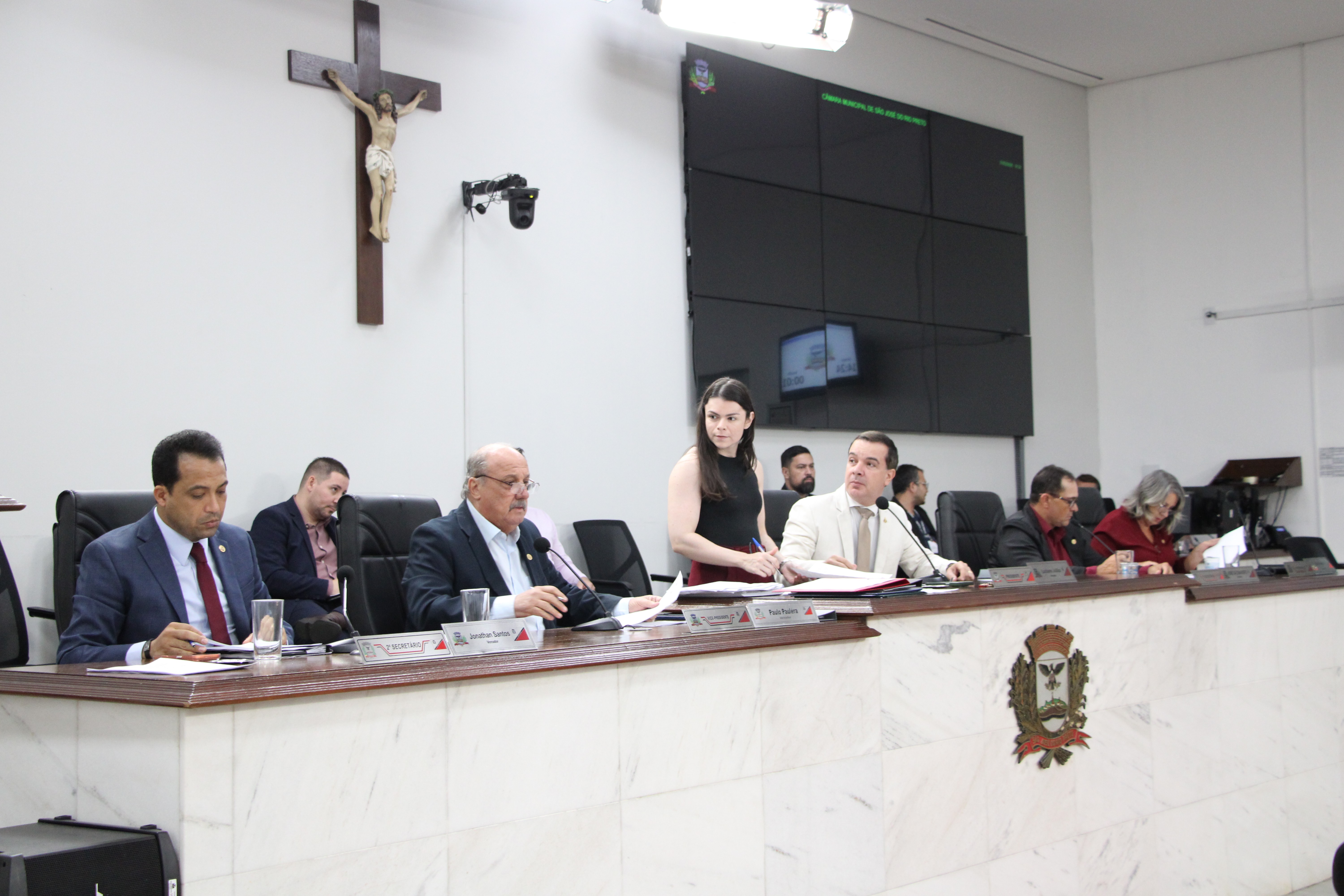 Vereadores aprovam 13 projetos durante 9ª sessão de 2026