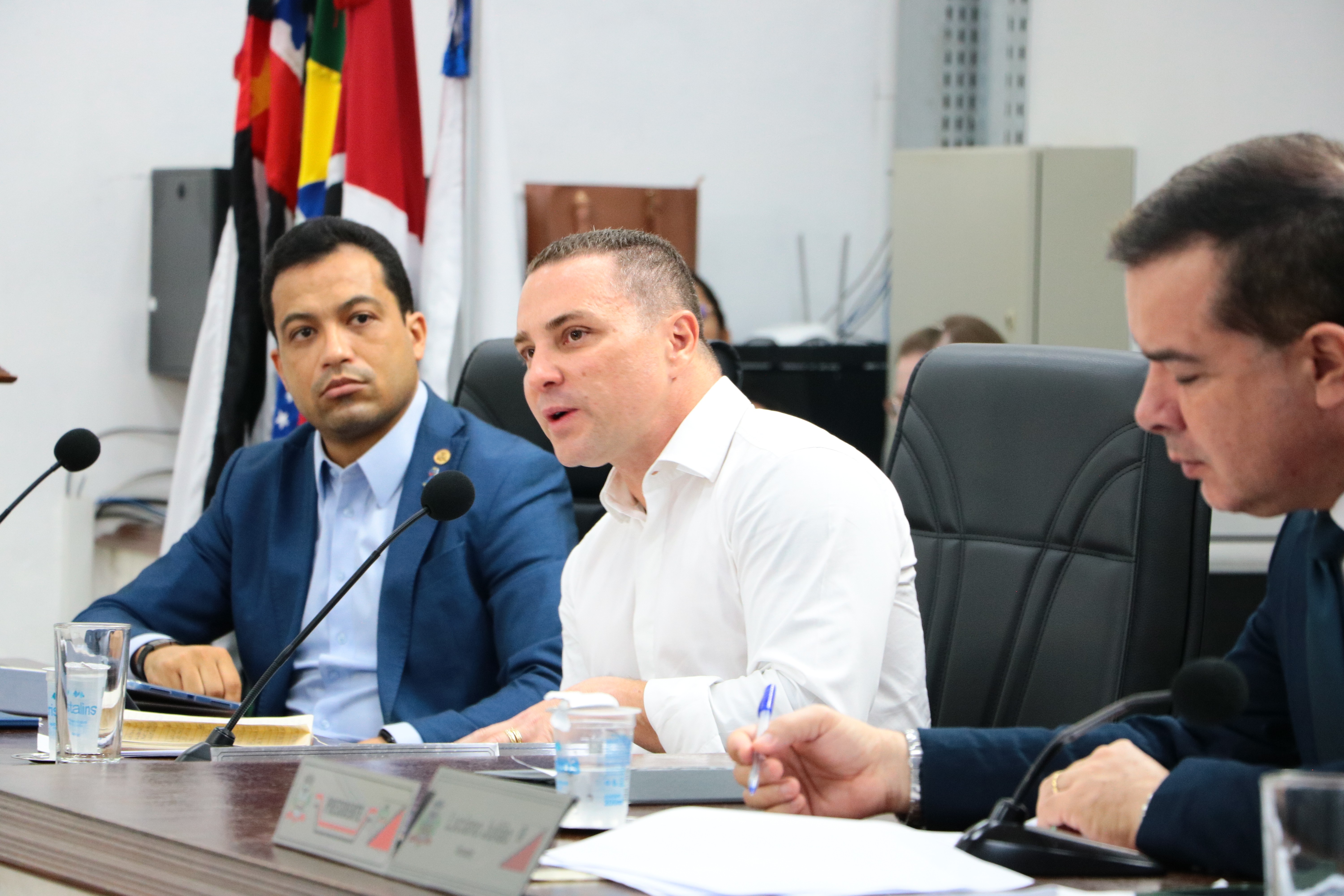 Em sessão dominada por debate sobre mutirão da Saúde, vereadores aprovam 11 projetos