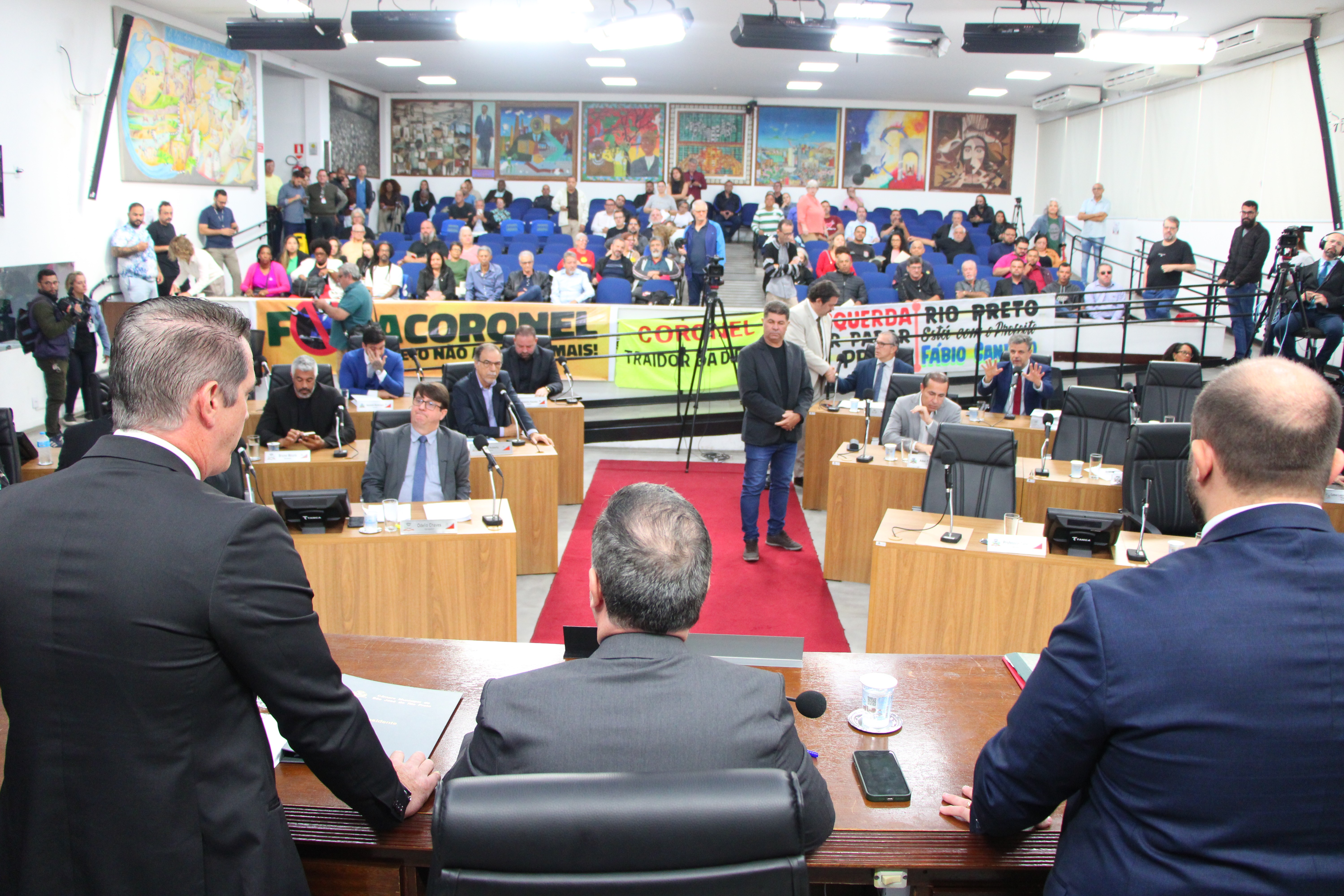Câmara rejeita pedidos de investigação contra prefeito Fábio Candido