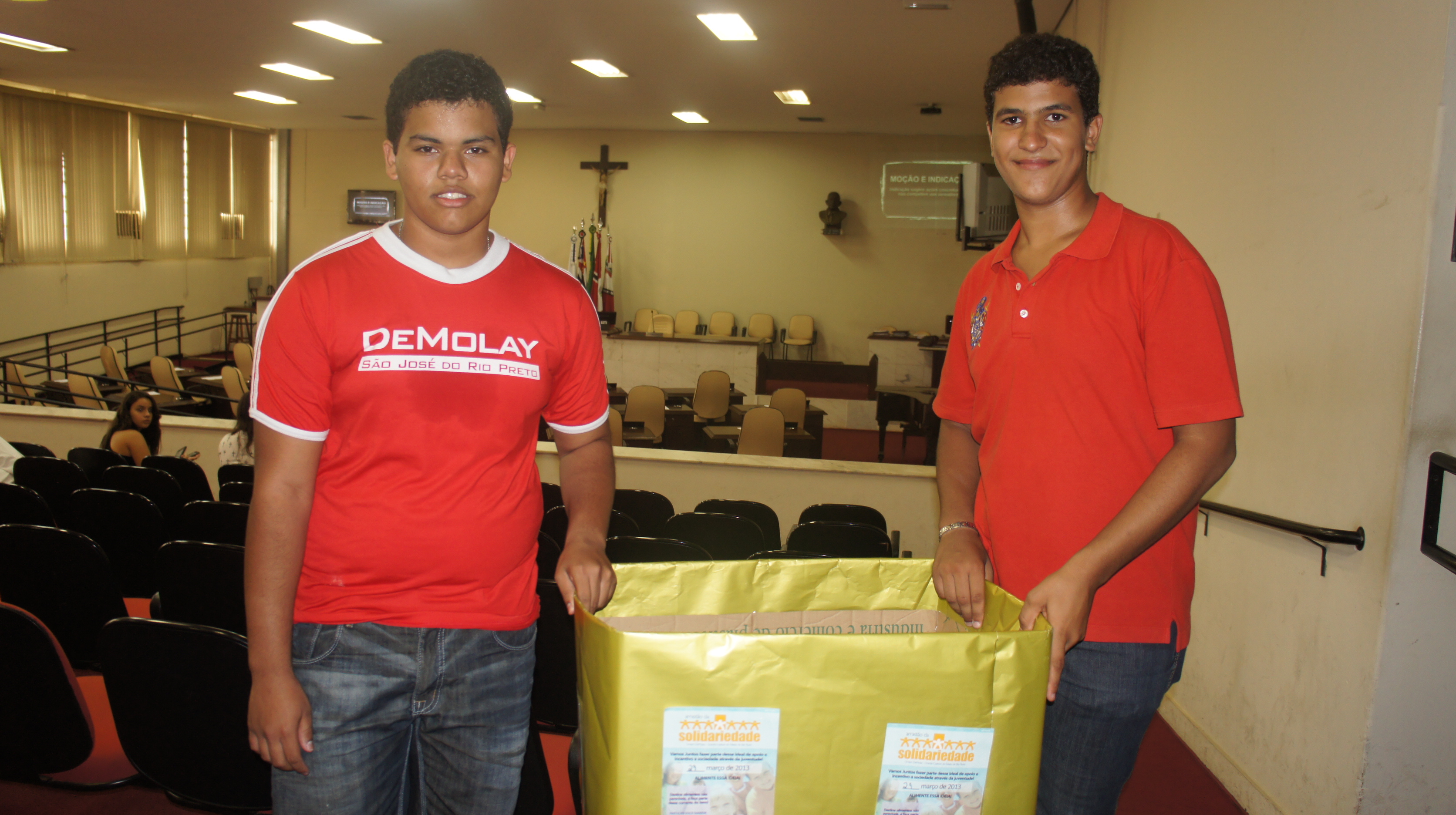 Integrantes do DeMolay em visita à Câmara Municipal