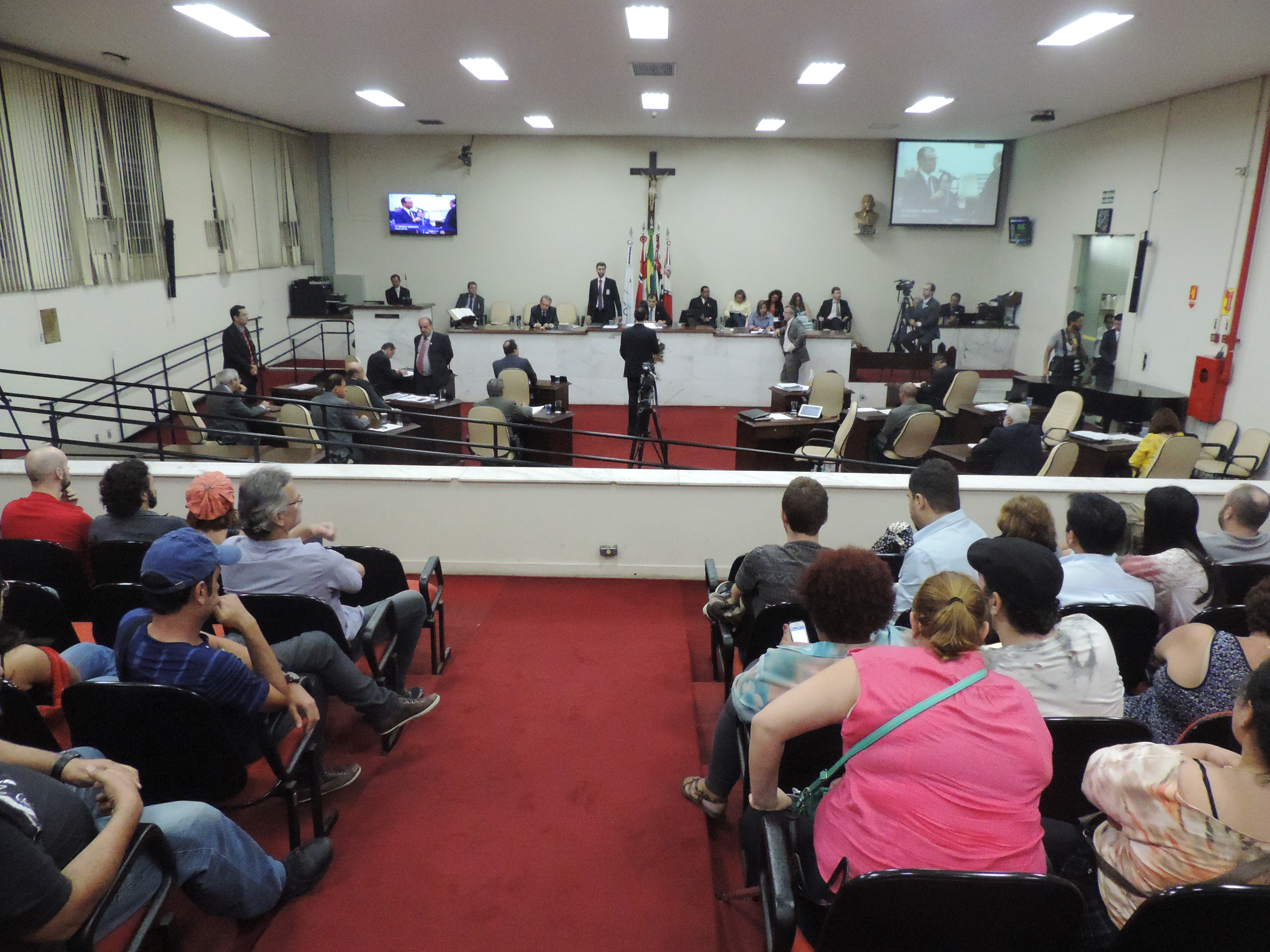 População e Febraban discutem segurança em bancos