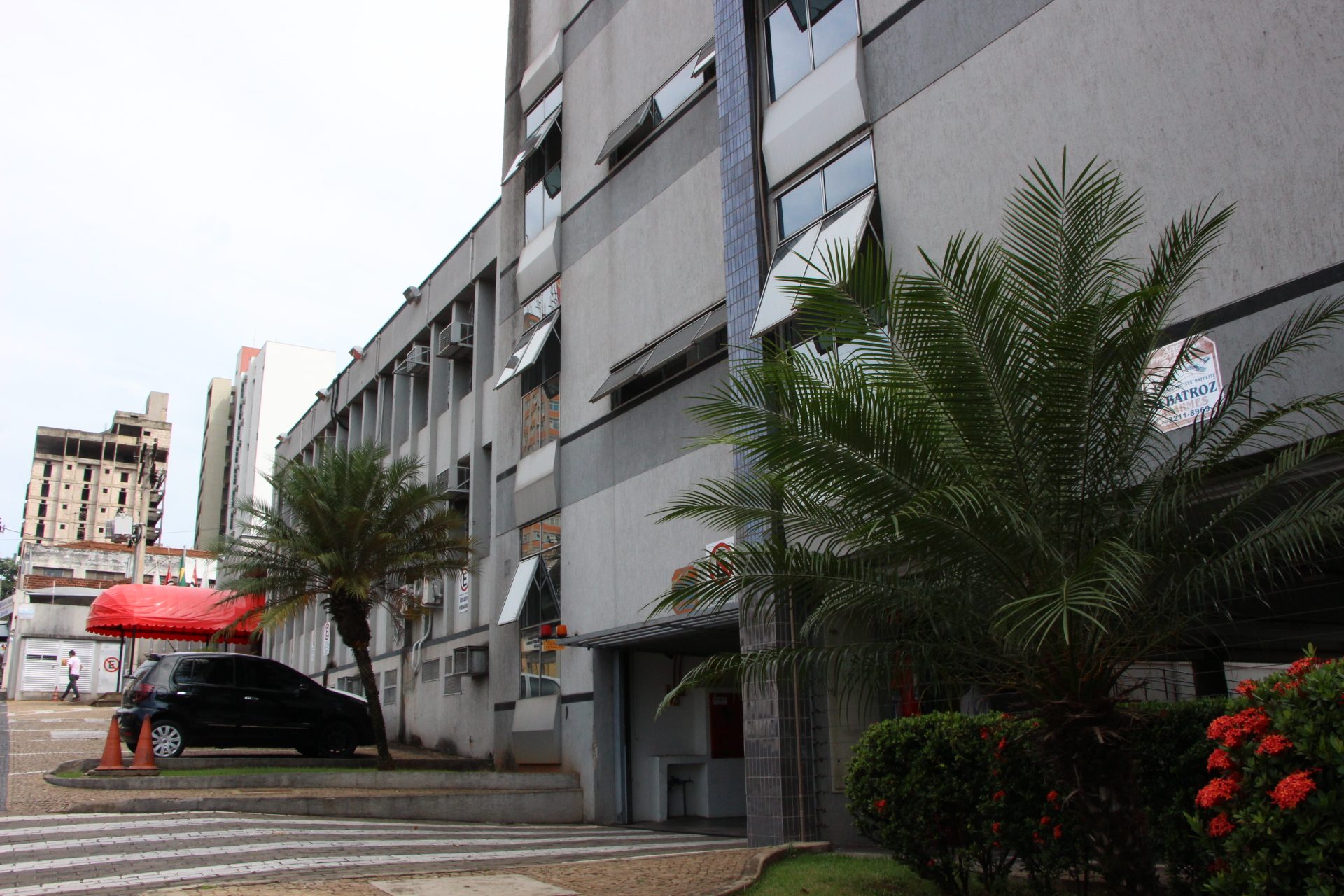 Câmara Municipal fica na rua Silva Jardim, esquina com a Avenida Alberto Andaló