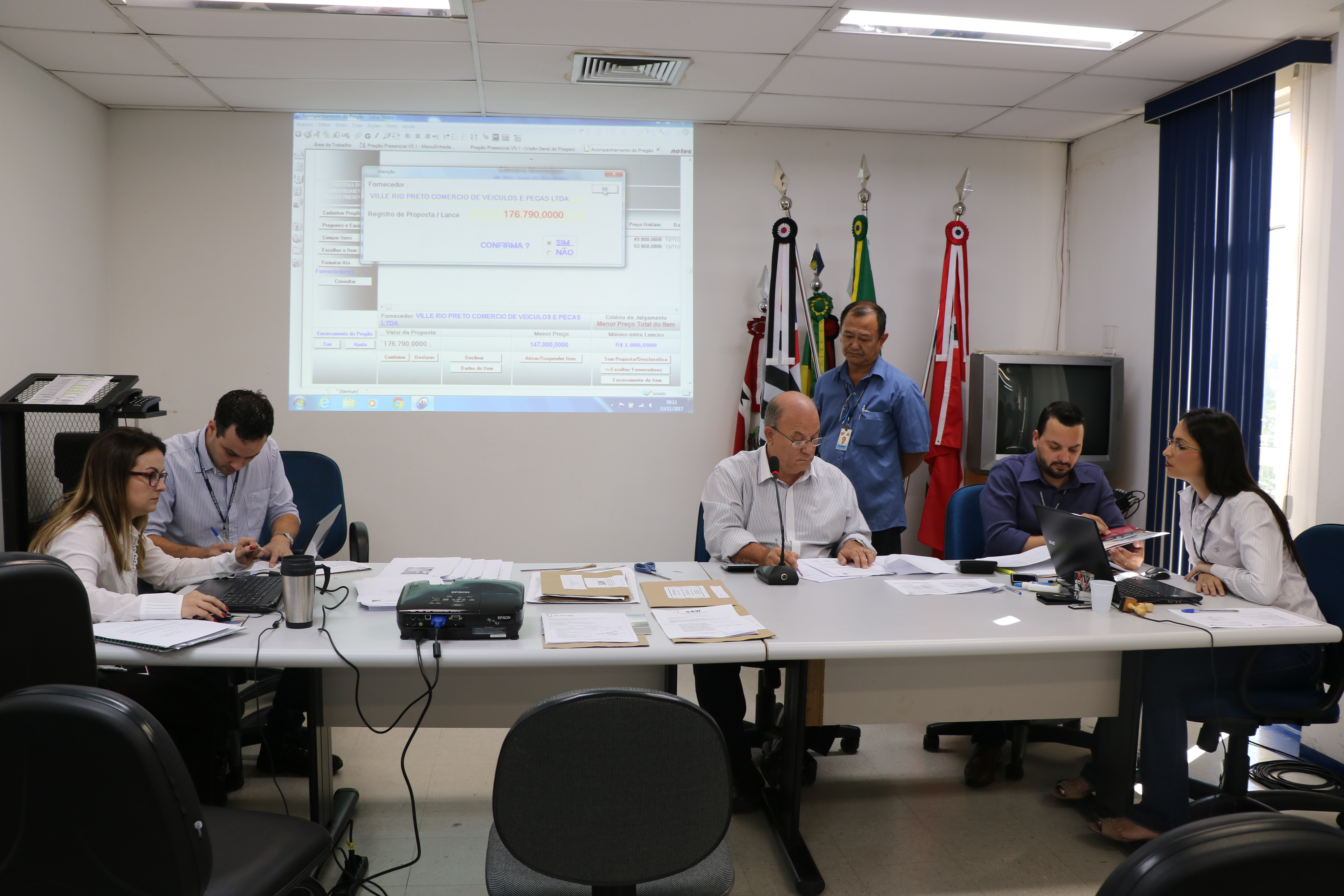 Comissão de Licitação e pregoeiro realizaram o 10º Pregão Presencial de 2017