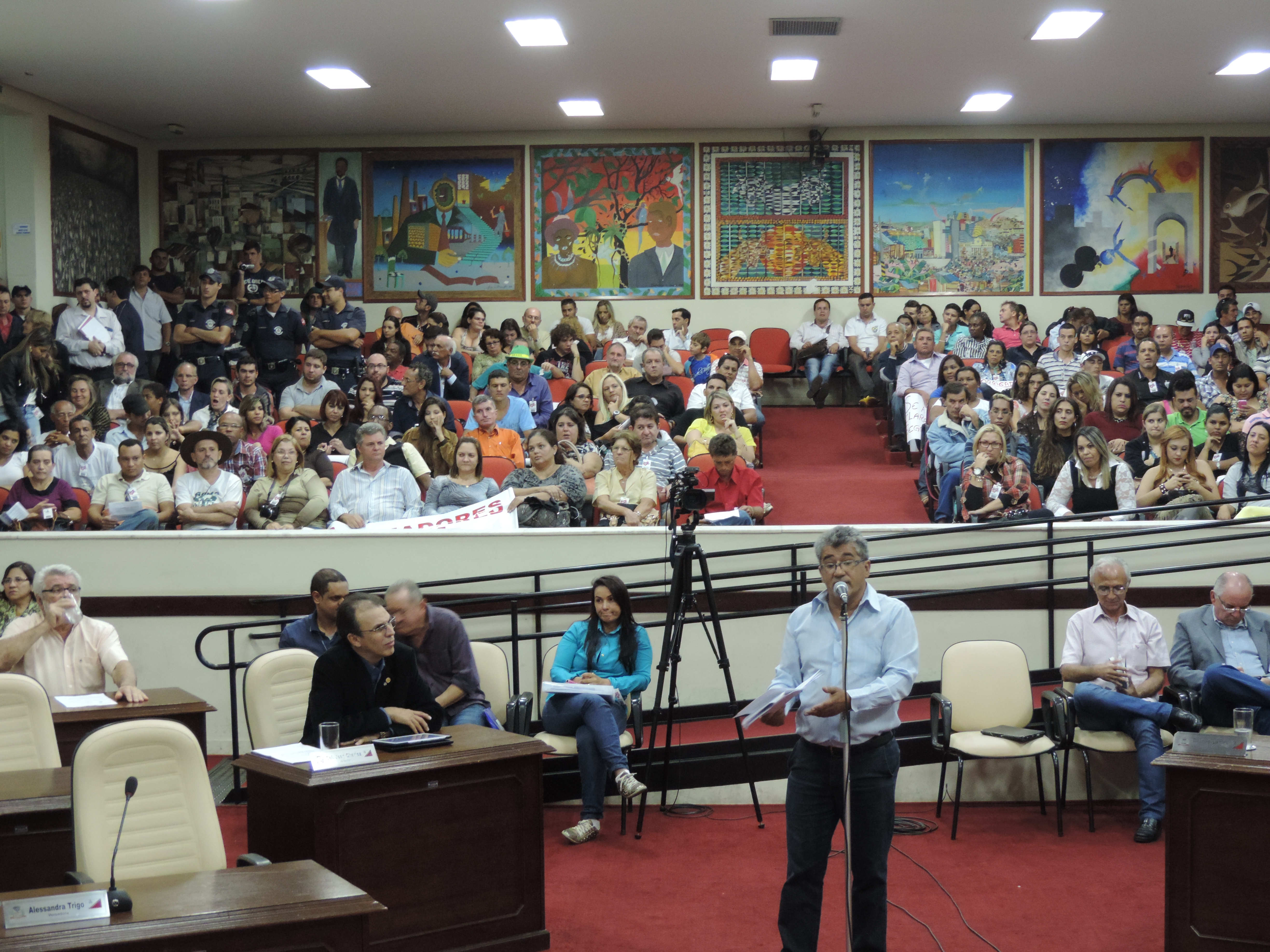 População participou emitindo opiniões favoráveis ou contrárias