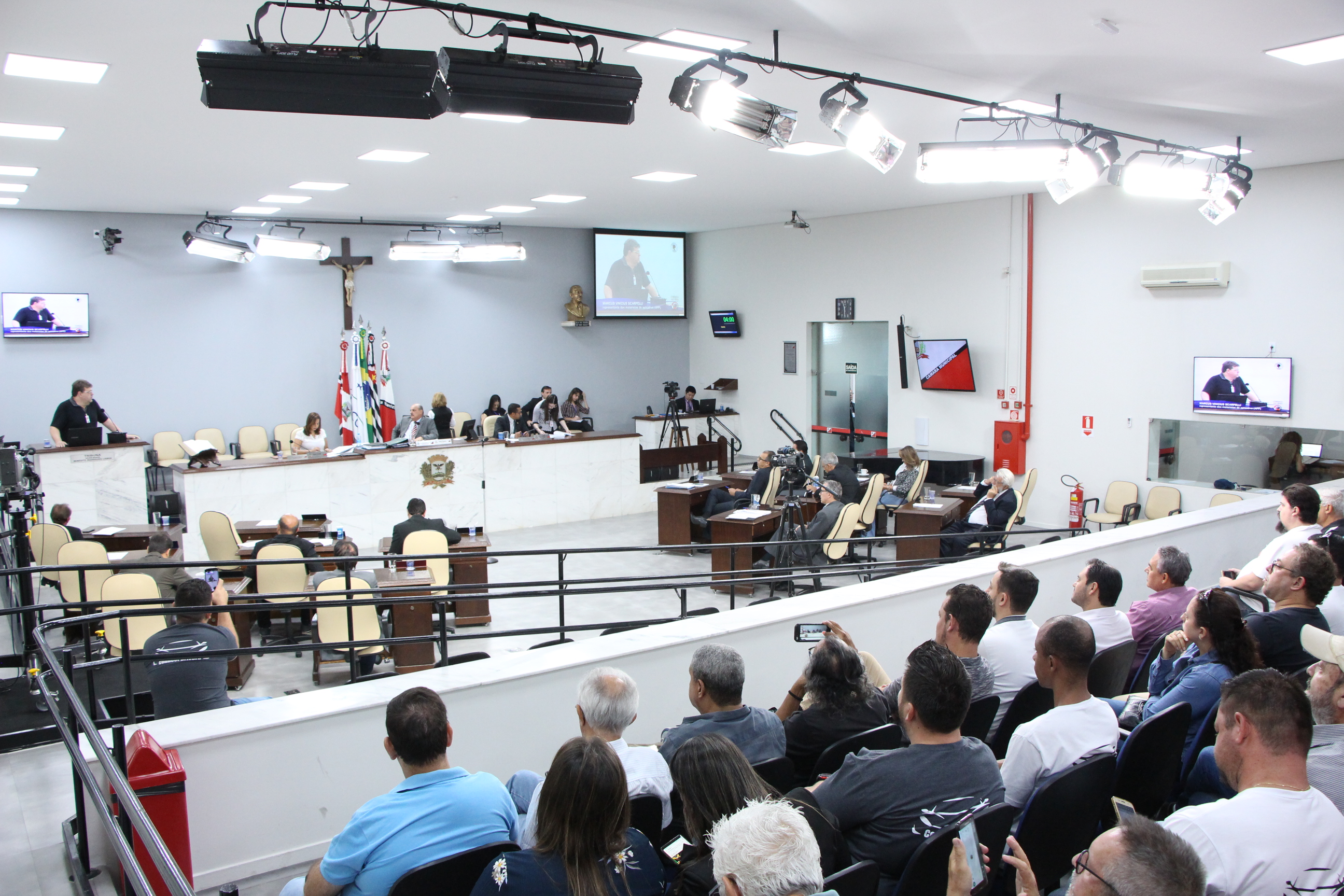 Vereadores realizam sessão ordinária e extraordinárias
