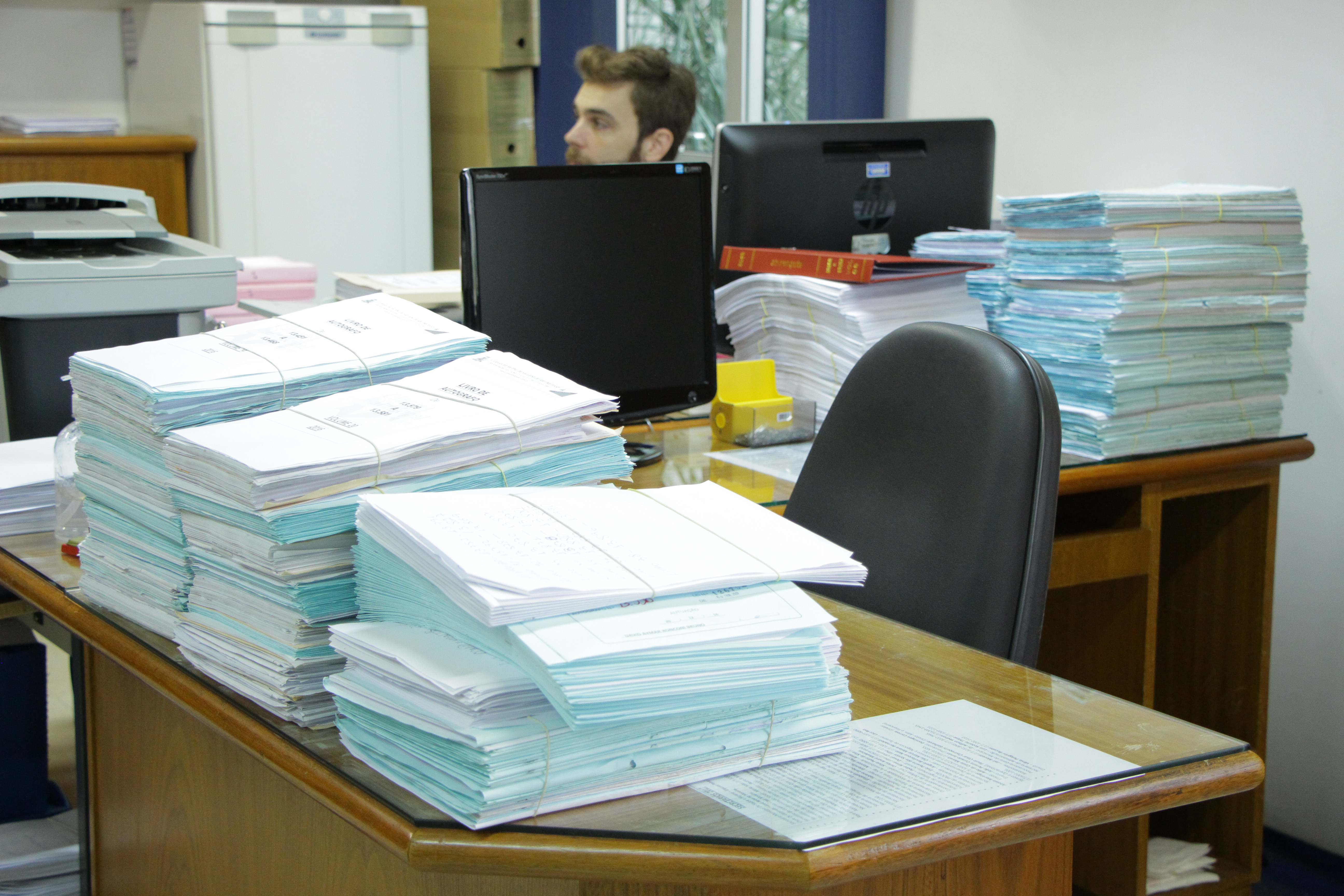 Diretoria Legislativa faz a conferência e arquivamento dos documentos