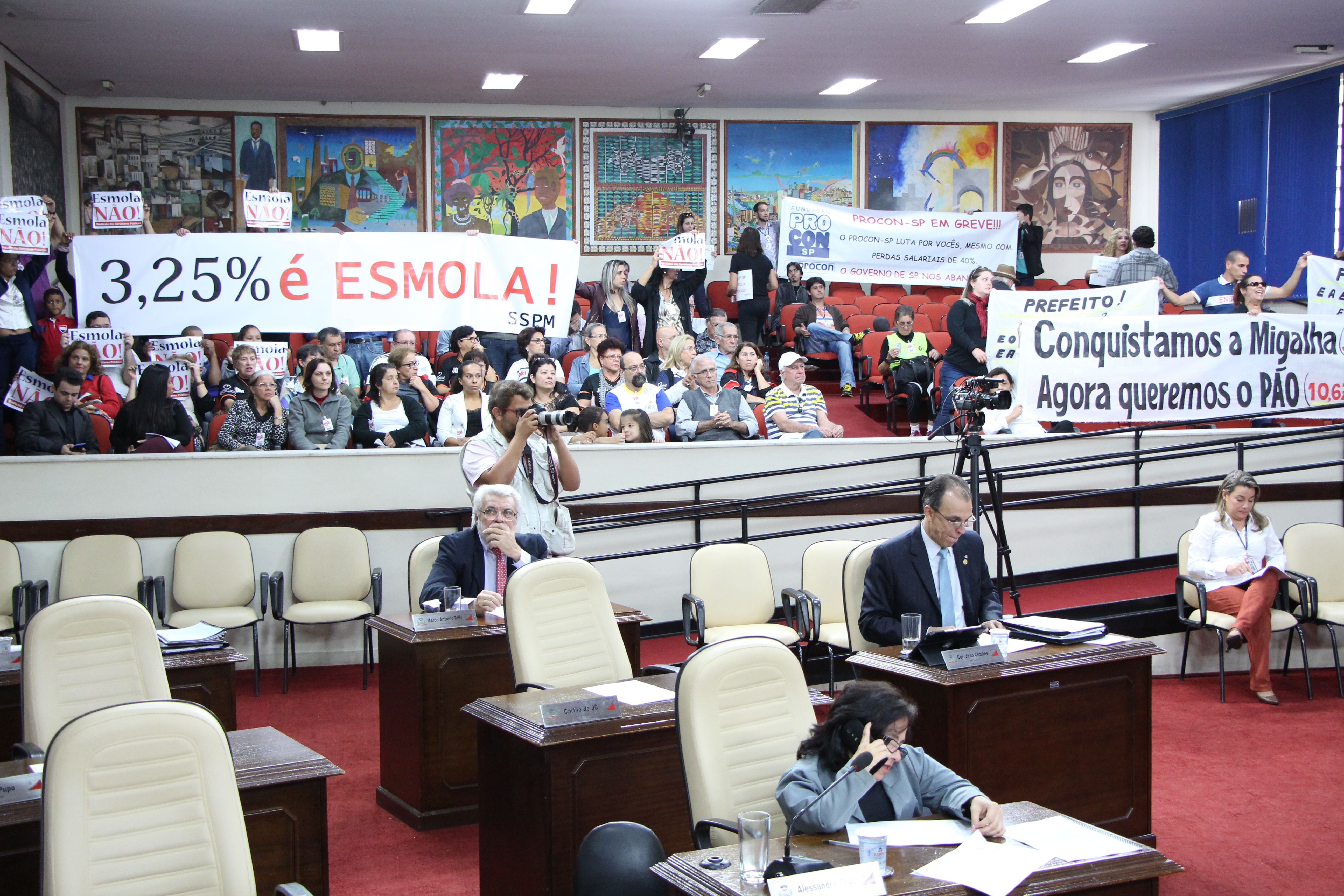Servidores acompanham votação do projeto que concedeu aumento de 3,25% à categoria